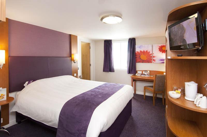 Premier Inn Stroud Stroud  Eksteriør billede