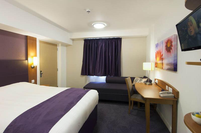 Premier Inn Stroud Stroud  Eksteriør billede